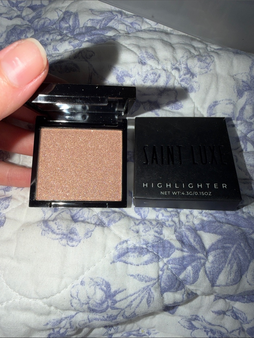 Shimmering Champagne Highlighter - Warm Champagne